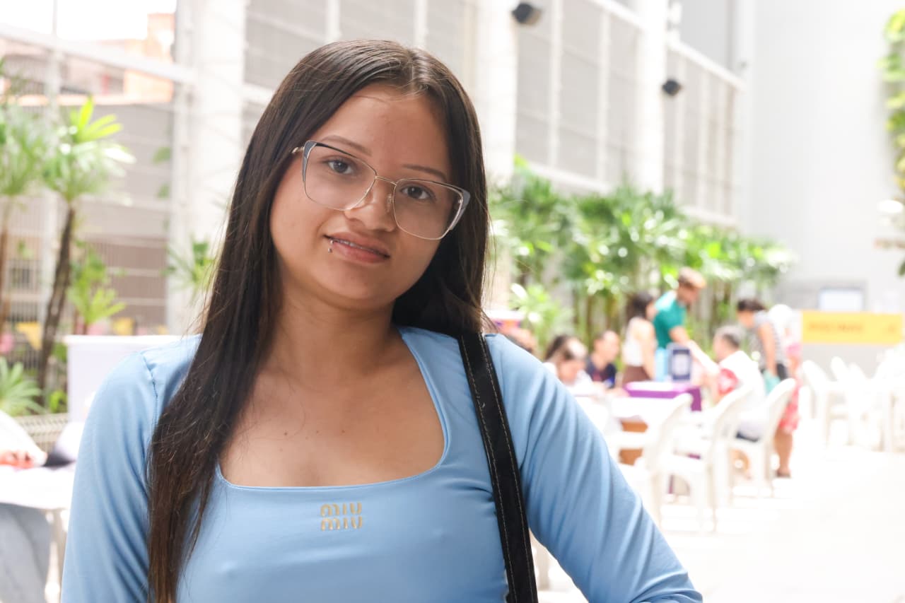 Maria Janaína posa para a foto